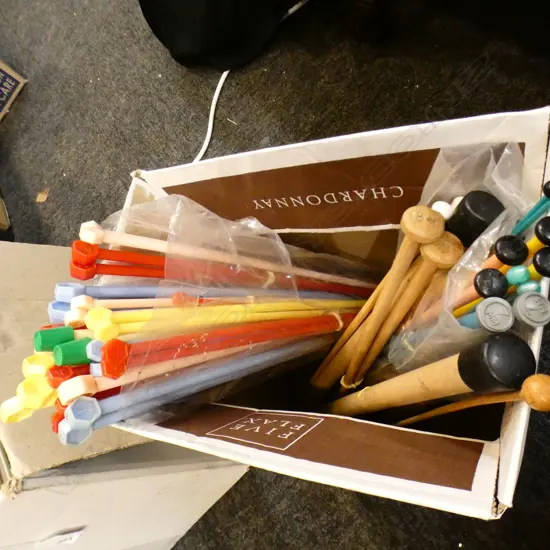 BOX LOT KNITTING NEEDLES