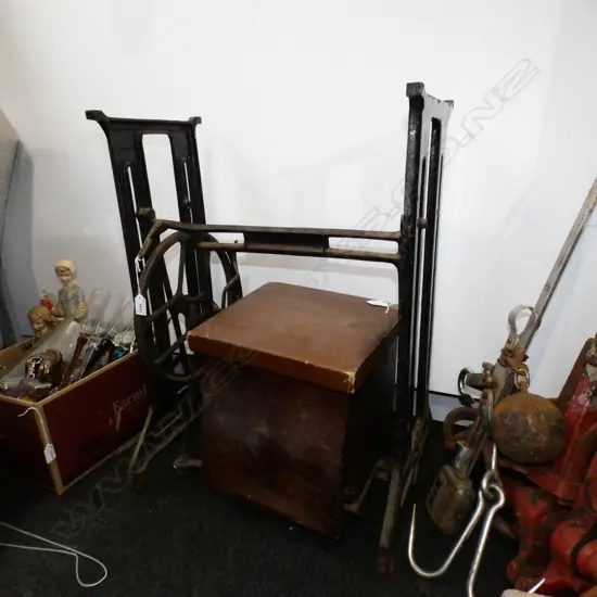 VINTAGE CAST IRON SINGER SEWING MACHINE BASE W.525mm + COAL BOX