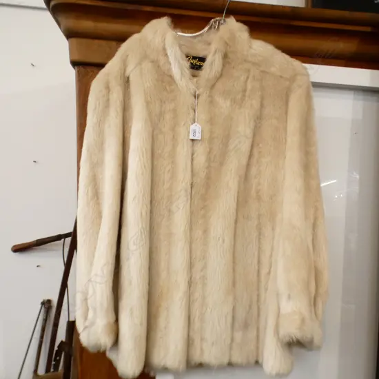CREAM 'FURICOAT NZ' FUR COLLARLESS JACKET
