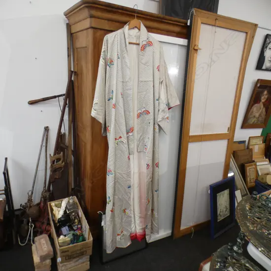 VINTAGE FULL LENGTH JAPANESE SILK KIMONO - ABSTRACT CLOUD BACKGROUND WITH BUTTERFLIES -CREAM / RED LINING