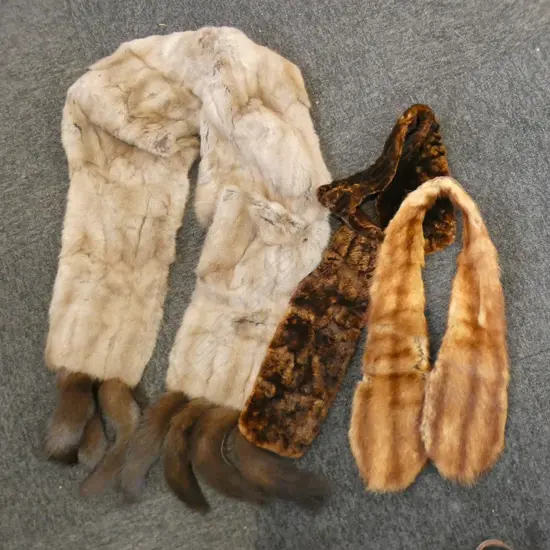 3 FUR STOLES