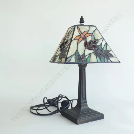 TIFFANY STYLE LAMP H.370mm BULB REQ. ATTENTION