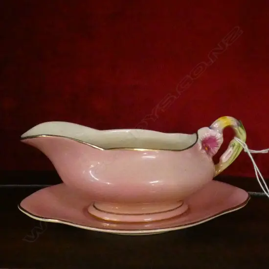 ROYAL WINTON SAUCE JUG ON STAND " PETUNIA  " PATTERN  PINK COLORWAY 170MM LONG