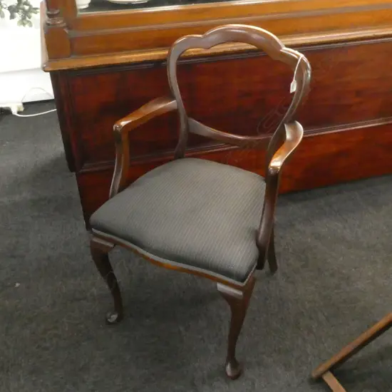 QUEEN ANNE BALLOON BACK MAHOGANY CHAIR