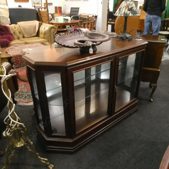 1970s MAHOGANY LOW DISPLAY CABINET MIRROR BACK W.1245mm H.820mm