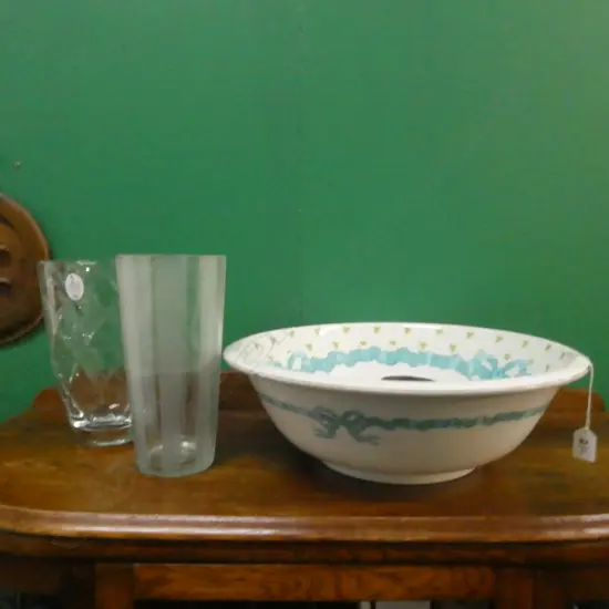 LARGE WASHBOWL AND TWO GLAS VASES