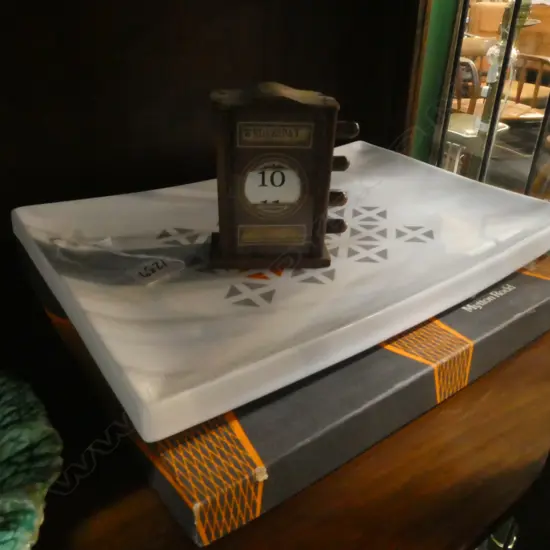 3 ITEMS SHORTLAND STREET 20TH ANNIVERSARY DISH (FACSIMILE SIGNATURES) WOODEN CALENDAR AND RODD CUTLERY BOXED