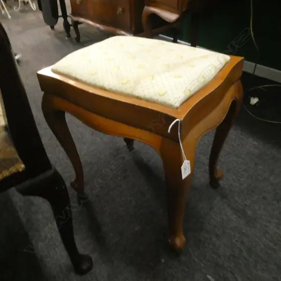 QUEEN ANNE STYLE STOOL H.450mm