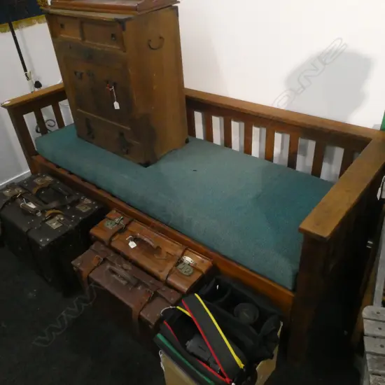 ARTS & CRAFT OAK SETTLE