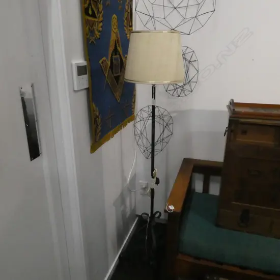 VINTAGE BLACK METAL STANDARD LAMP H.1610mm