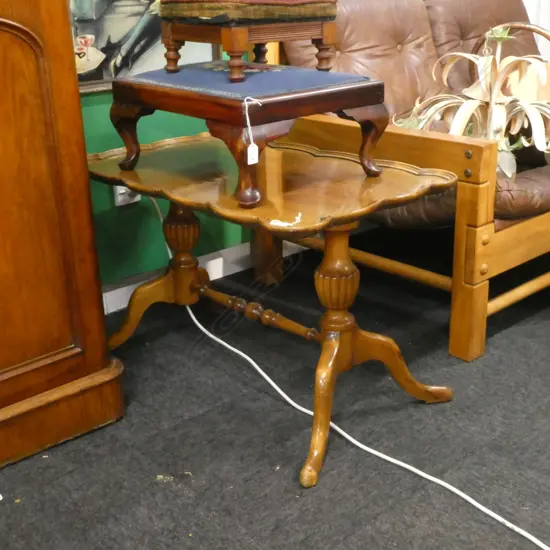 1960s FLAME MAHOGANY TWIN PED PIE CRUST COFFEE TABLE L.790mm