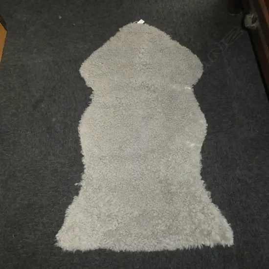 GREY CURLY SHORT WOOL GOAT HIDE 1110x500mm
