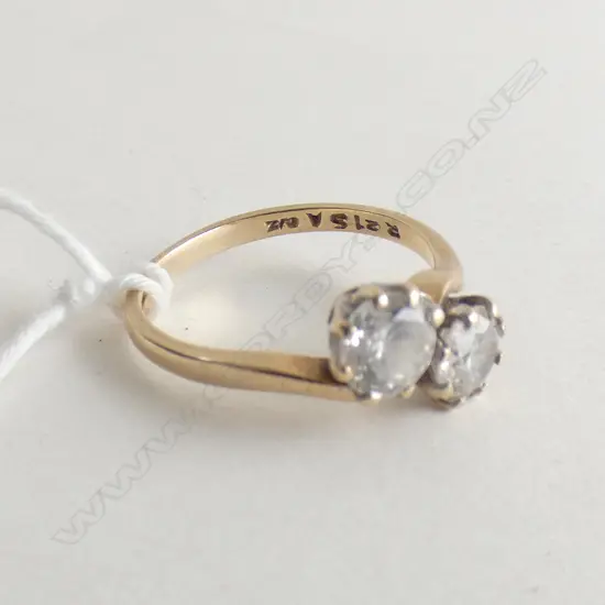 9CT GOLD AND TWO STONE FAUX DIAMOND RING  2.66gm