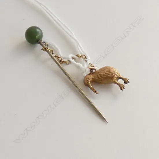 (20169) NZ 9CT KIWI STICK PIN NEPHRITE BEAD
