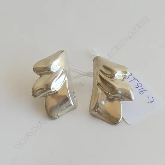 PAIR RETRO SILVER EARRINGS