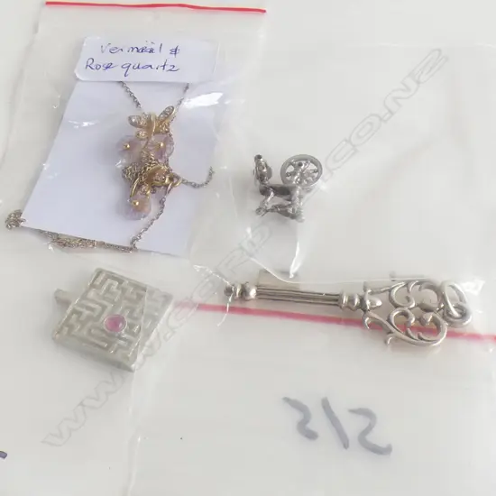 4 SILVER JEWELLEREY PCES. KEY PENDANT. GILT NECKLACE W QUARTZ. MAZE PENDANT.CHARM