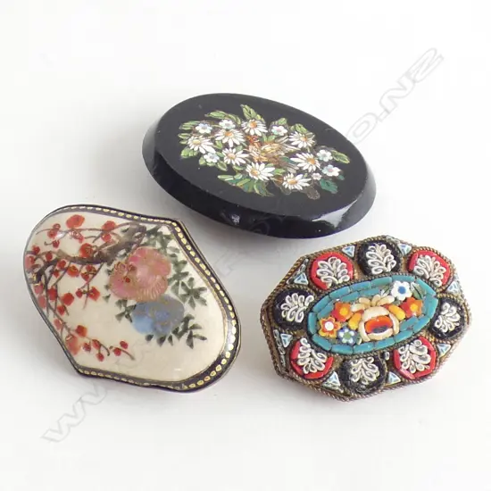 3 VINTAGE BROOCHES. 2 MICROMOSAIC + SATSUMA