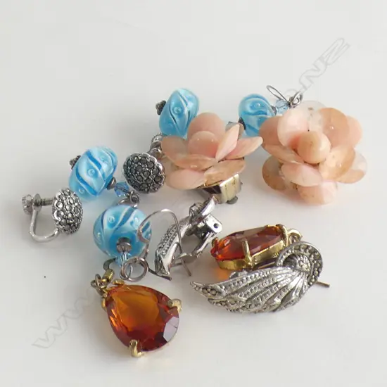 5 PR EARRINGS, VINTAGE & MODERN INCL MARCASITE WINGS & AMBER GLASS DROPS