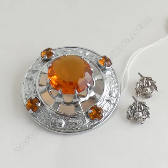 PR SCOTTISH THISTLE EARRINGS & LG SCOTTISH BROOCH SET WITH AMBER GLASS STONES (DIA 68MM)