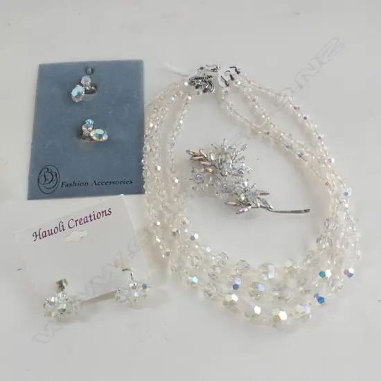 3 STRAND GLASS NECKLACE, BROOCH & 2 PR EARRINGS 