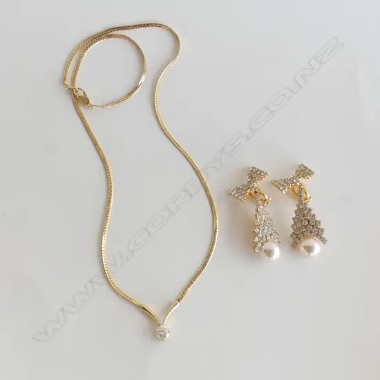 FAUX PEARL & DIAMANTE DROP EARRINGS + NECKLACE