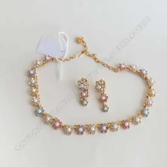 MULTI COLOURED GLASS FLOWER NECKLACE WITH MATCHING DROP EARRINGS