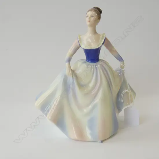 ROYAL DOULTON FIGURINE 'LISA' HN2394 H195MM