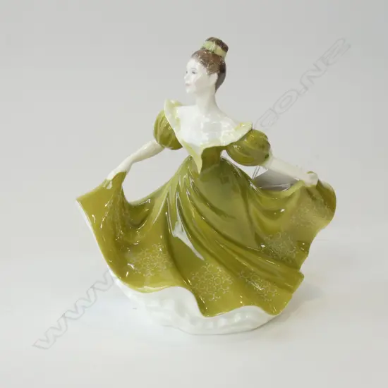 ROYAL DOULTON FIGURINE 'LYNNE' HN2329 H190MM