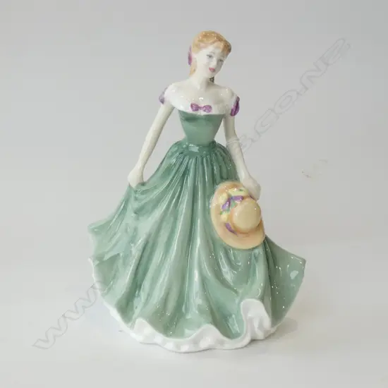 ROYAL DOULTON FIGURINE 'LOVING THOUGHTS' HN4318 H200MM