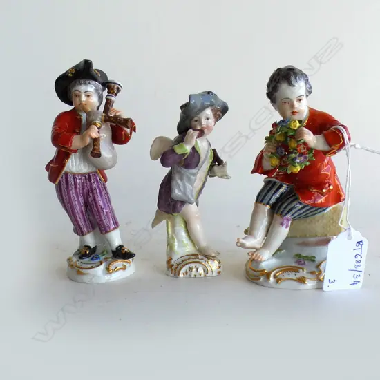 2 MEISSEN FIGURES; BAGPIPER & BOY w. FLORAL GARLAND H.120mm + BROKEN LEG CHERUB (AF) 
