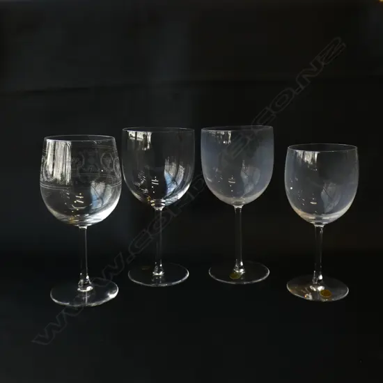 4 BOXES OF 6 VAL SAINT LAMBERT WINE GLASSES (36 PLAIN, 6 ETCHED) H.160mm