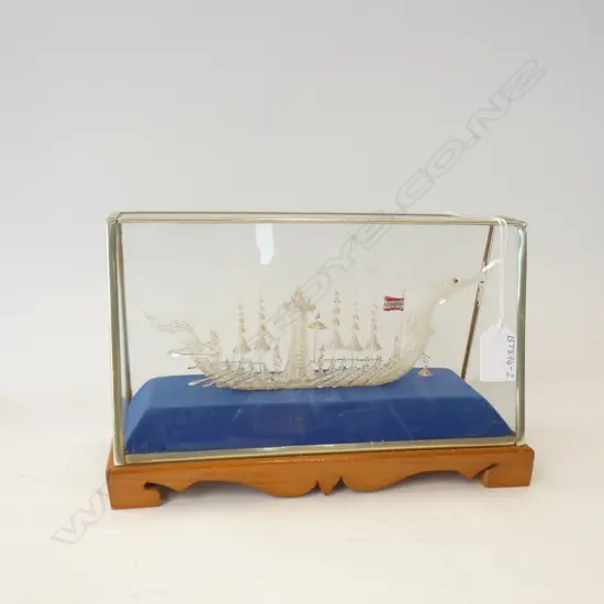 GLASS DRAGON BOAT IN GLASS CASE L 260MM