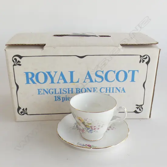 VINTAGE 18 PC BONE CHINA TEA SET - IN ORIGINAL BOX / UNUSED 
