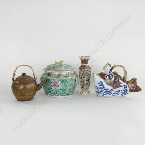 4 PCES ORIENTAL CHINA; LIDDED FAMILLE ROSE CONTAINER AF, SATSUMA VASE H.180mm, 2 TEAPOTS