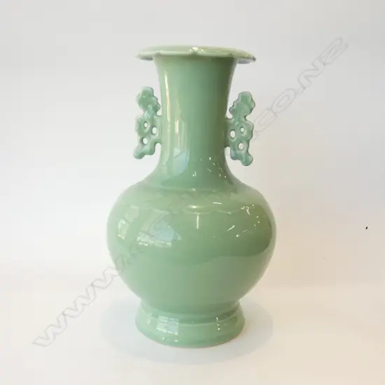 LG CHINESE GREEN VASE - MARK TO BASE H 345MM