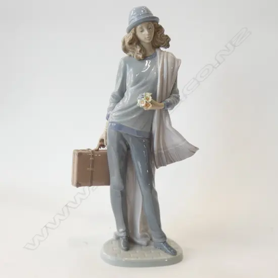 LLADRO 'ON MY WAY HOME' #06752 H.350mm + BOX