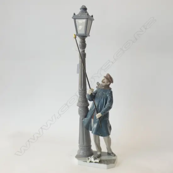 LLADRO 'LAMPLIGHTER' #05205 H.475mm + BOX