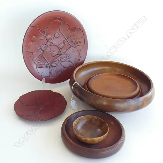 5 ASSORTED WOODEN BOWLS & DISHES + 2 ORIENTAL PLATES