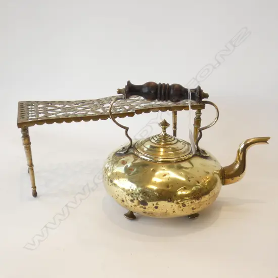 VICTORIAN BRASS TRIVET AND KETTLE