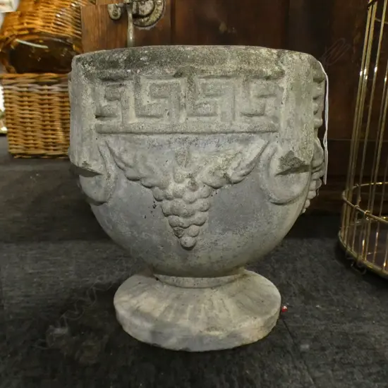 SM CONCRETE GARDEN POT H 250MM