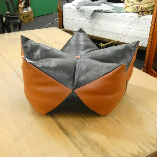 ORANGE & BLACK VINYL STAR SHAPED FOOT REST DIA  590MM