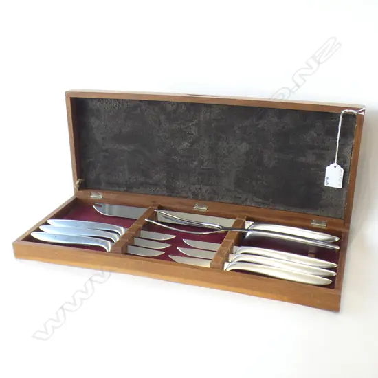 8 PC GERBER SNICKERSNEE SET; MEAT CARVER & FORK & 6 KNIVES - IN WOODEN CASE