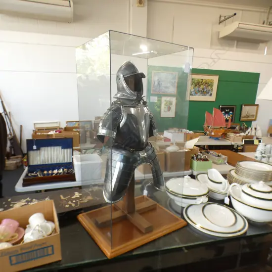 LG UPRIGHT ARMOUR FIGURE IN GLASS CASE H 720MM