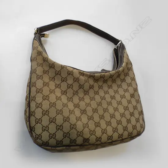 AUTHENTIC VINTAGE GUCCI BAG - HAS SOME WEAR - COMES WITH DUST BAG