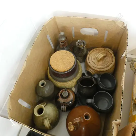 BOX LOT NZ STUDIO POTTERY INCL. RICK CADNESS 