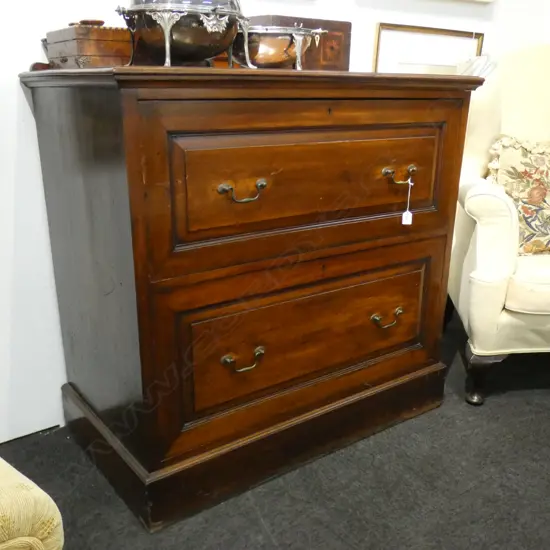 GEORGIAN MAHOGANY TWO DRAWER HAT CHEST 1070 x 600 x 1100mm