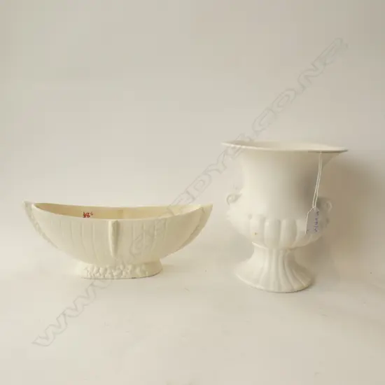 2 PCES WHITE CROWN LYNN (1 CHIPPED) H.200mm