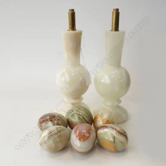 PR WHITE ONYX LAMPS H.260mm  REQ. WIRING + 6 EGGS