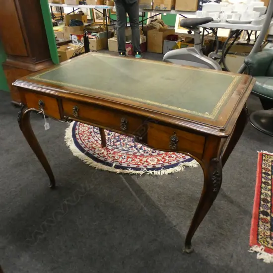 ELEGANT LADIES LEATHER WALNUT INSET DESK C1890