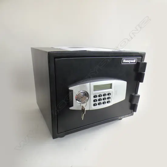 HONEYWELL FIRE SAFE DUAL DIGITAL KEY LCD DISPLAY 395x359x 323mm AS NEW